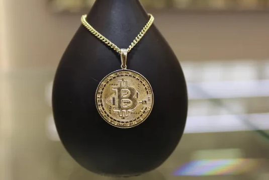 14K Massive Gold Bitcoin Halskette, Btc Münze, Bitcoin Anhänger, Bitcoin Charm, Cyrpto Münze Gold, Schmuck Geschenk, BTC Bling, Luxus Geschenk für Ihn