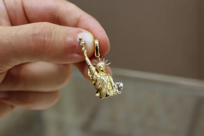 14K Gold Statue Of Liberty Pendant, 14K USA New York Necklace, Liberty Pendant Gold, New York Symbol Necklace, Freedom Symbol, Gift for Her