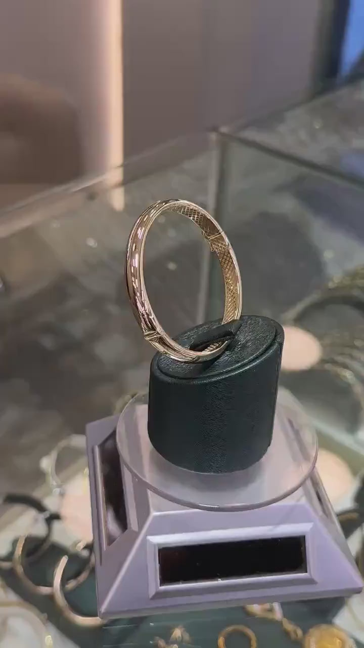 14k Gold Armreif, Gold Stapelarmband, 6MM Gold Oval Armreif, Stapel gravierter Armreif, Geschenk für Sie